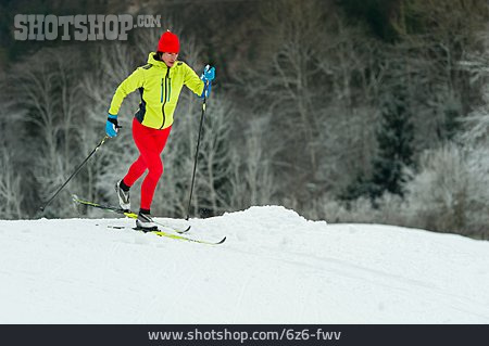
                Wintersport, Skifahrerin, Skilanglauf                   