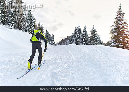 
                Winterwanderung, Skiwanderung                   