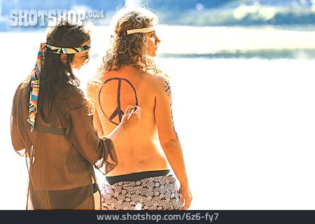 
                Körpermalerei, Hippie, Friedenssymbol                   