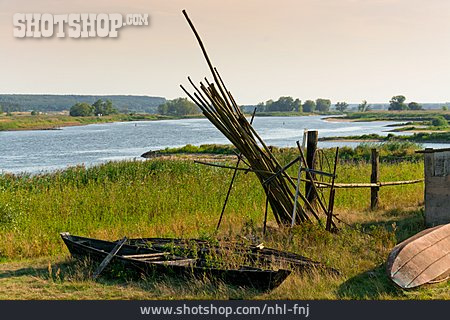 
                Fischerboot, Reusenstange, Oder                   