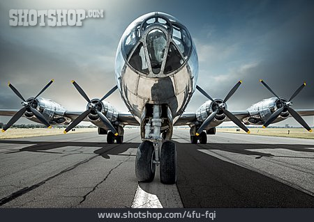 
                Propellermaschine, Kampfflugzeug, Bomber                   