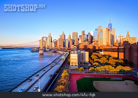 
                New York, Brooklyn Bridge, Lower Manhattan                   
