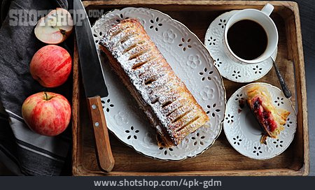 
                Apfelstrudel, Kaffee Und Kuchen                   