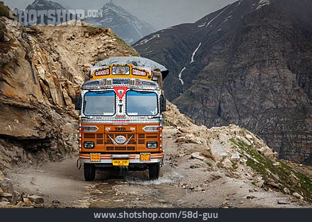 
                Landschaft, Lkw, Bergauf, Himalaya                   