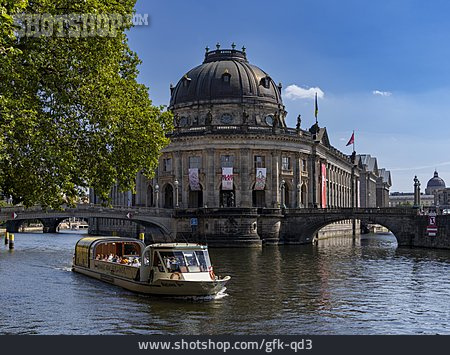 
                Berlin, Spree, Bodemuseum, Ausflugsboot                   