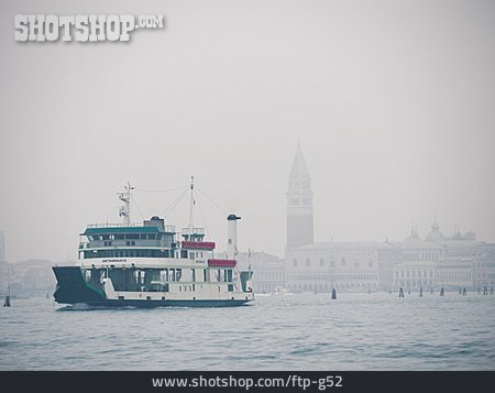 
                Nebel, Venedig, Fährschiff                   