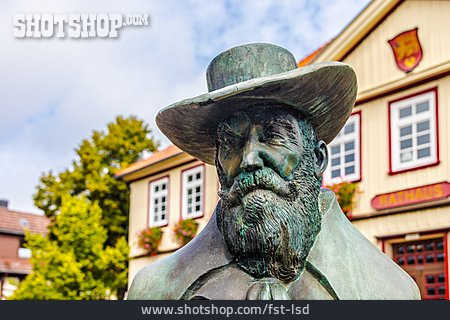 
                Statue, Seesen, Wilhelm Busch                   