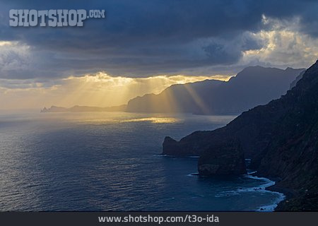 
                Sonnenaufgang, Felsküste, Madeira                   