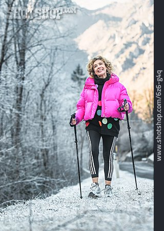 
                Nordic Walking, Aktive Seniorin                   