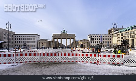 
                Berlin, Brandenburger Tor, Absperrung                   