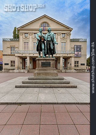 
                Weimar, Theaterplatz, Deutsches Nationaltheater, Goethe-schiller-denkmal                   