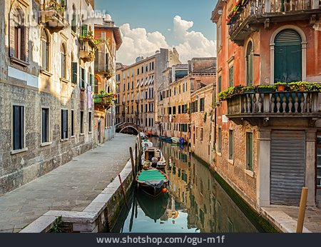 
                Kanal, Venedig, Wohnhäuser                   