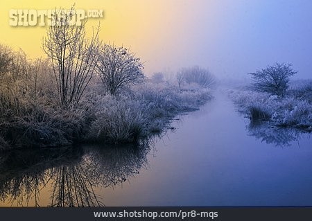 
                Winterlandschaft, Flussaue                   