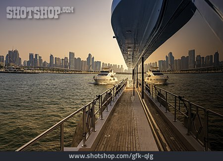 
                Dubai, Bootsfahrt, Jacht                   