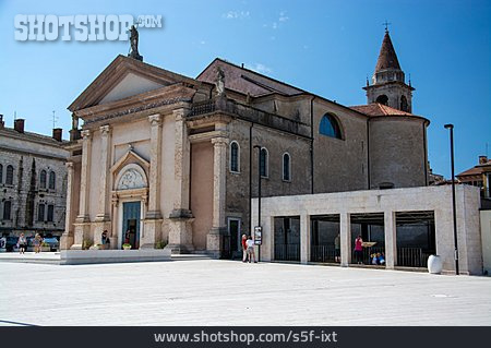
                Pfarrkirche, San Martino, Peschiera Del Garda                   
