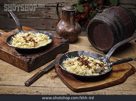 
                Käsespätzle, Hüttengericht                   