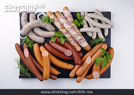 
                Grillwurst, Würstchen, Wurstplatte                   