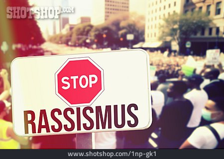 
                Stop, Rassismus                   