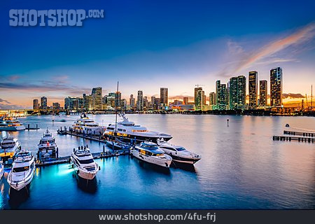 
                Yachthafen, Miami                   