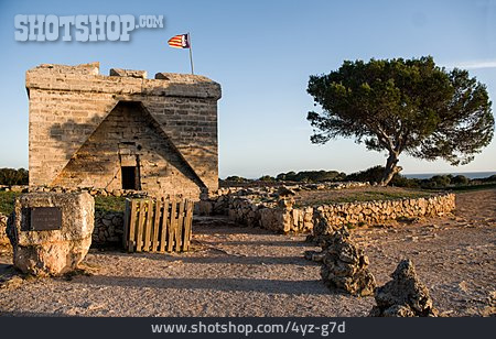 
                Wehrturm, Castillo De Sa Punta De N’amer                   