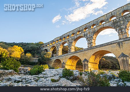 
                Pont Du Gard                   