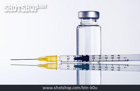 
                Spritze, Impfstoff, Schutzimpfung                   
