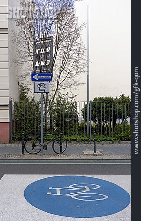 
                Straßenverkehr, Einbahnstraße, Fahrradstraße                   
