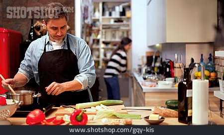 
                Häusliches Leben, Kochen, Ehepaar                   