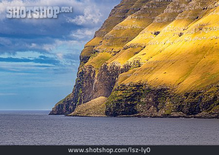 
                Steilküste, Färöer, Kalsoy                   
