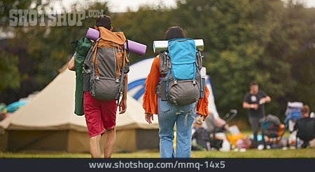 
                Gepäck, Campen, Festivalbesucher                   