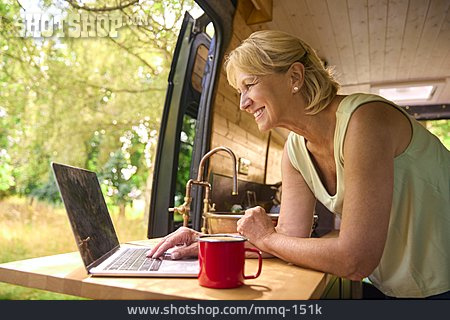 
                Online, Camping, Campingbus                   