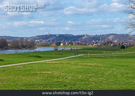 
                Elbe, Elberadweg                   