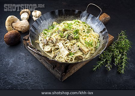 
                Pastagericht, Spaghetti Ai Funghi Porcini                   