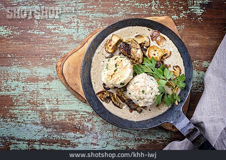 
                Mittagessen, Pilzrahmsauce, Brezenknödel                   