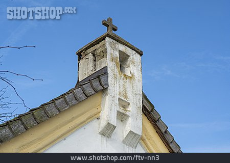 
                Dach, Kreuz, Schornstein, Kapelle                   