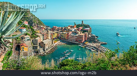 
                Liguria, Cinque Terre, Vernazza                   