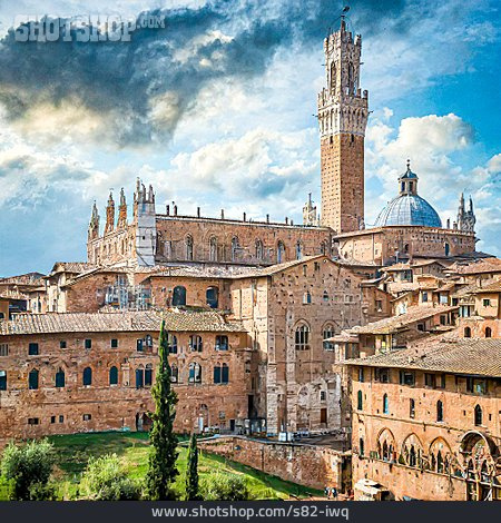 
                Altstadt, Siena                   