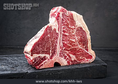 
                Rohes Fleisch, Grillsteak, T-bone                   