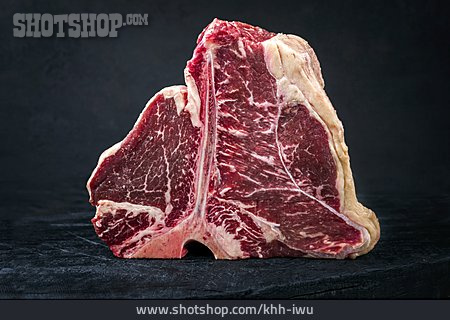 
                Rohes Fleisch, Grillsteak, T-bone Steak                   