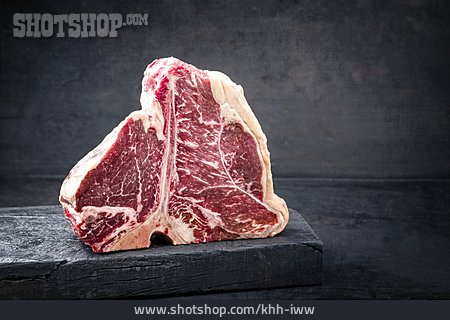 
                Rohes Fleisch, Grillsteak, T-bone Steak                   