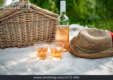 
                Sommer, Picknick, Rosewein                   