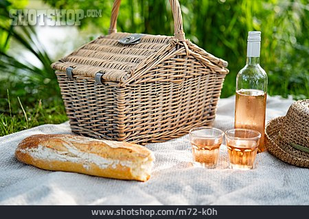 
                Sommer, Picknick, Rosewein                   