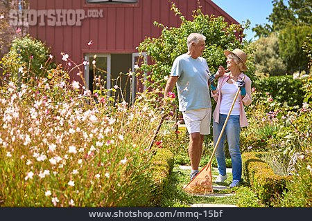 
                Glücklich, Garten, Gartenarbeit, Seniorenpaar                   