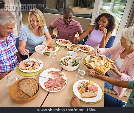 
                Mahlzeit, Familie, Interkulturell                   