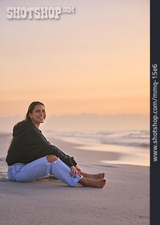 
                Junge Frau, Glücklich, Strandurlaub                   