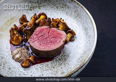 
                Rinderfilet, Medium Rare, Fine Dining                   