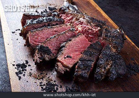 
                Medium Rare, Tomahawk Steak                   