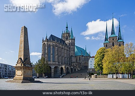 
                Domplatz, Erfurter Dom, Severikirche, Erthal-obelisk                   