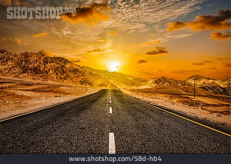 
                Landstraße, Manali-leh-highway                   