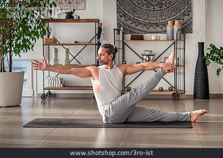 
                Yoga, Dehnen, Yogastudio                   